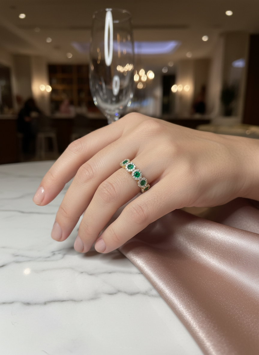 Anello veretta a fior di luce in argento 925 con pietre centrali verdi