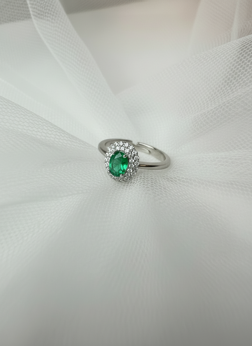Anello Incanto in argento 925 con doppio giro di zirconi luminosi e pietra ovale verde smer