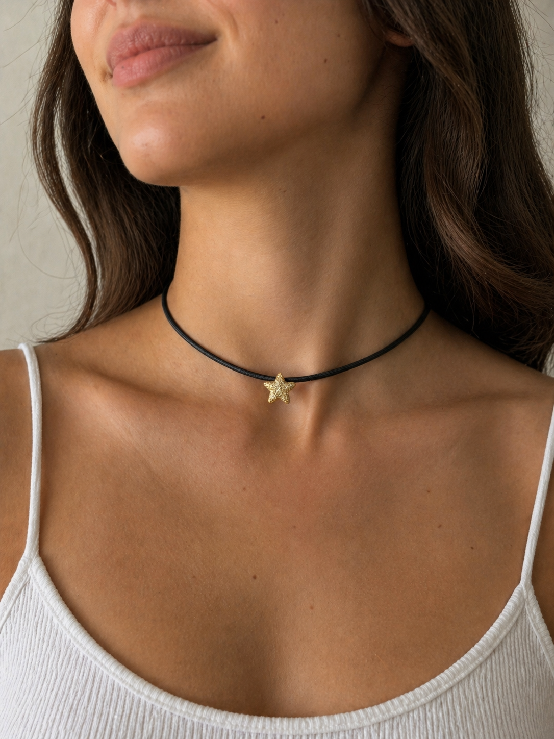 Choker regolabile con ciondolo – elegante e versatile