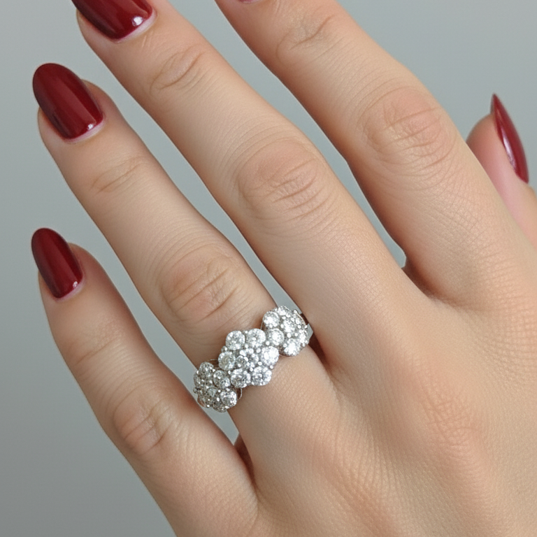 Anello Trilogy Magic in Argento 925 Gioiello Elegante con Design Brillante e Dettagli Intricati