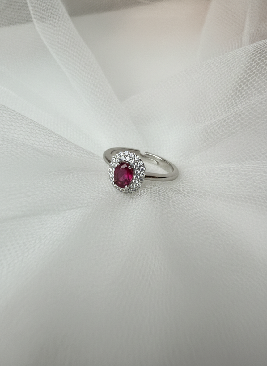 Anello Incanto in argento 925 con doppio giro di zirconi luminosi e pietra ovale rosso Ruby