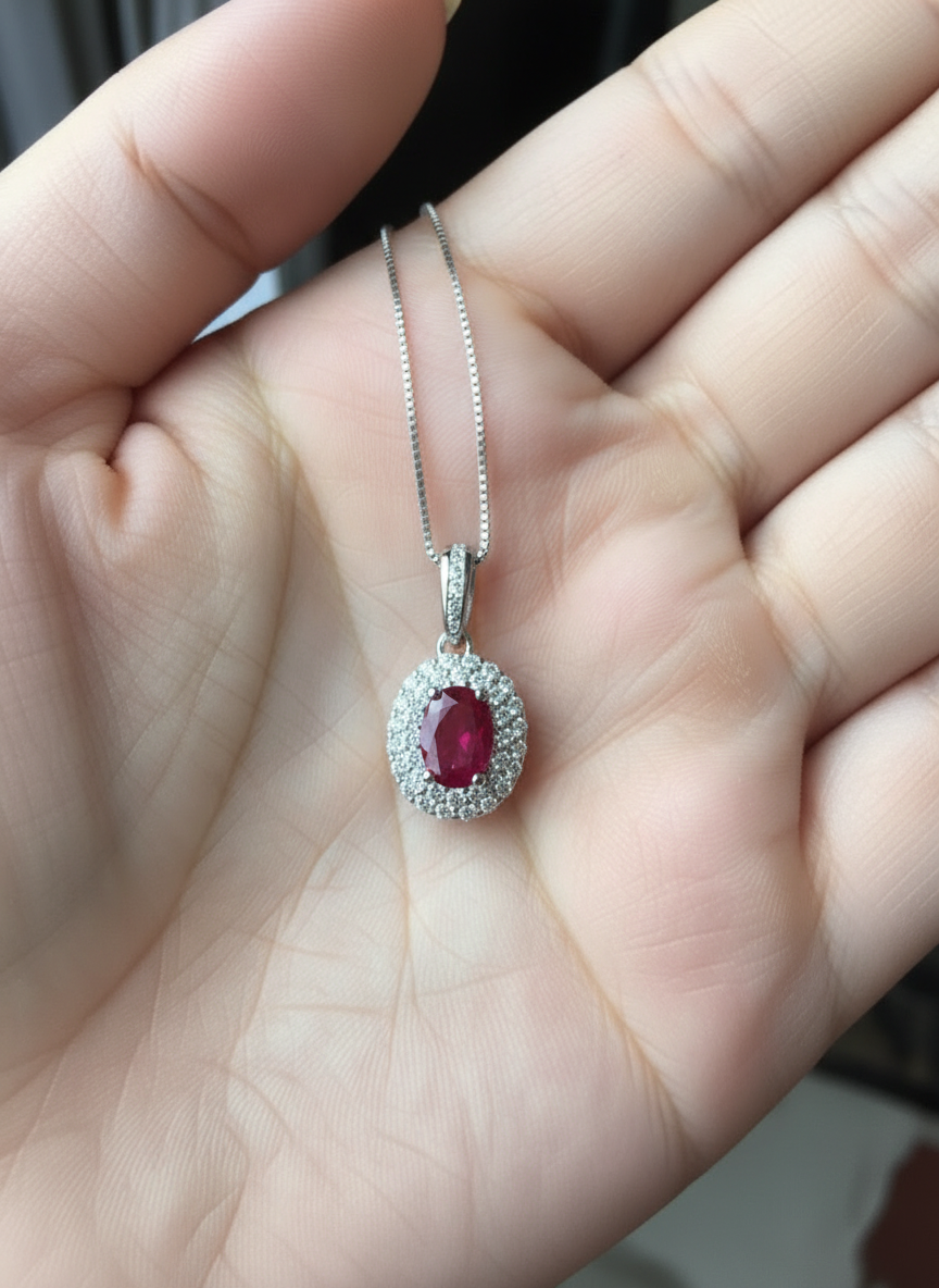 Collana Incanto in argento 925 con ciondolo doppio giro di zirconi luminosi e pietra ovale Ruby