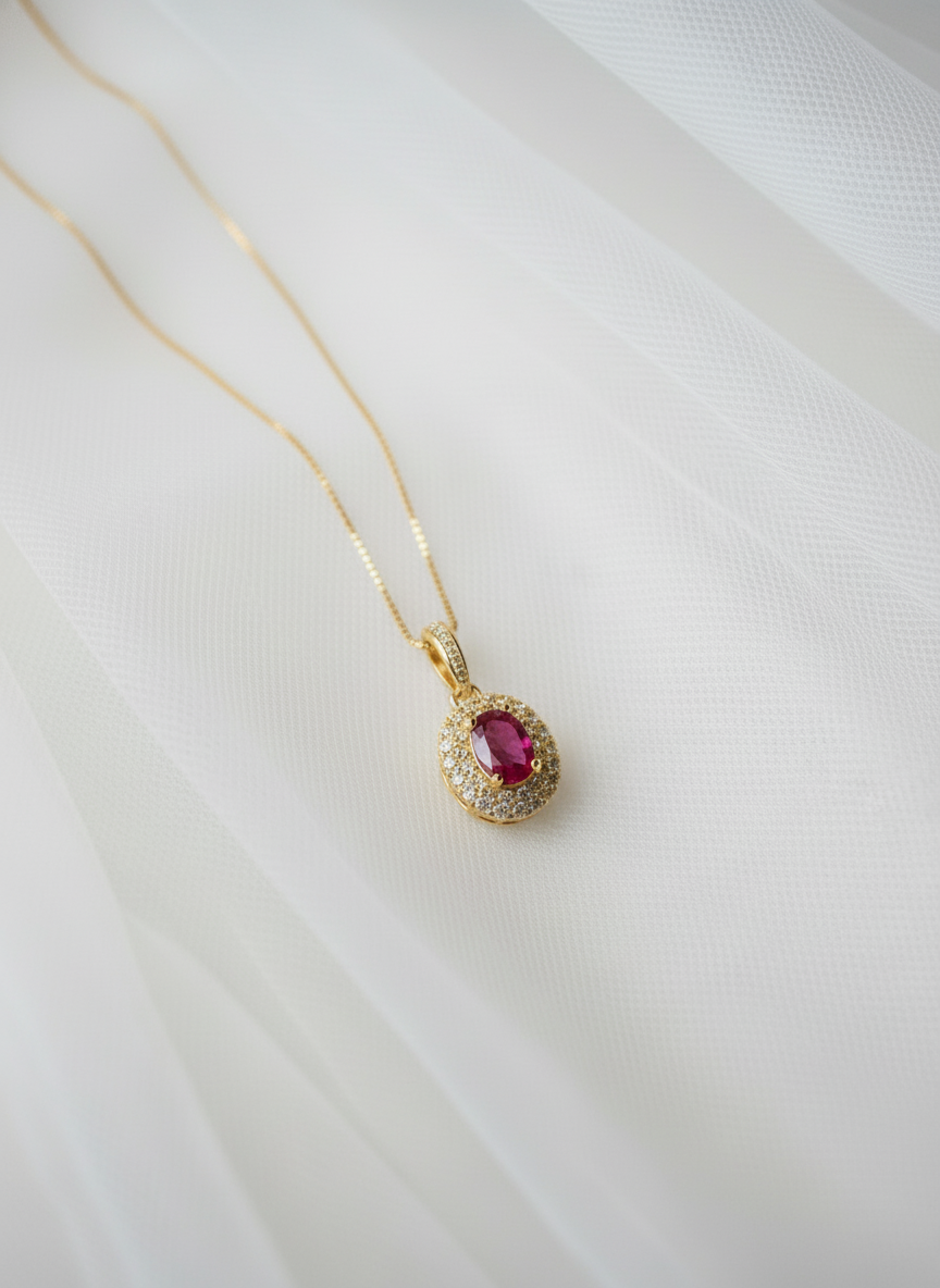Collana Incanto in argento 925 con ciondolo doppio giro di zirconi luminosi e pietra ovale Ruby