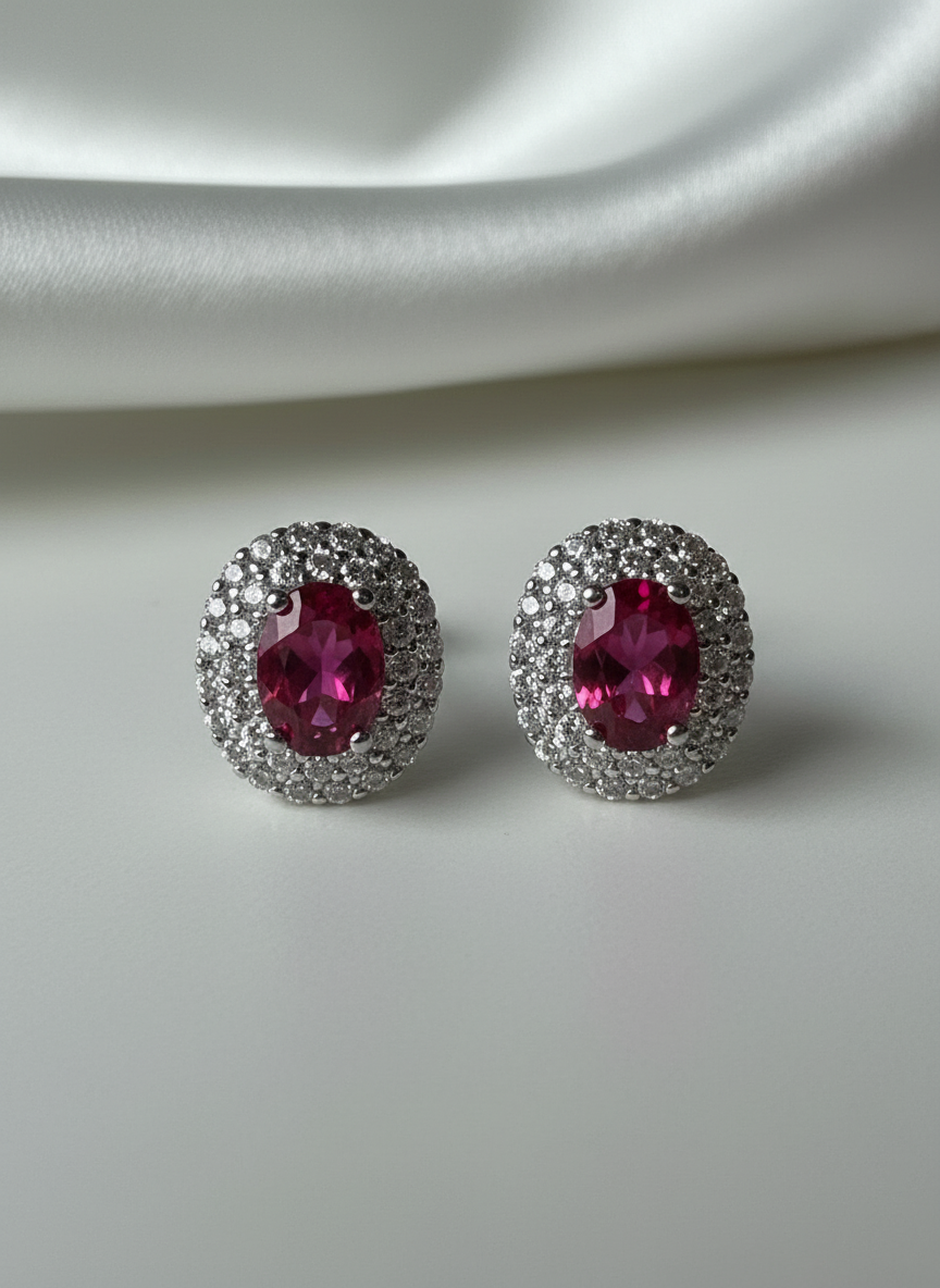 Orecchini Incanto in argento 925 con doppio giro di zirconi luminosi e pietra ovale Ruby