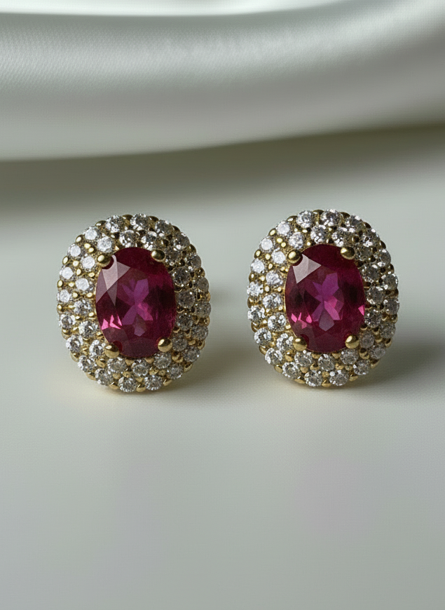 Orecchini Incanto in argento 925 con doppio giro di zirconi luminosi e pietra ovale Ruby