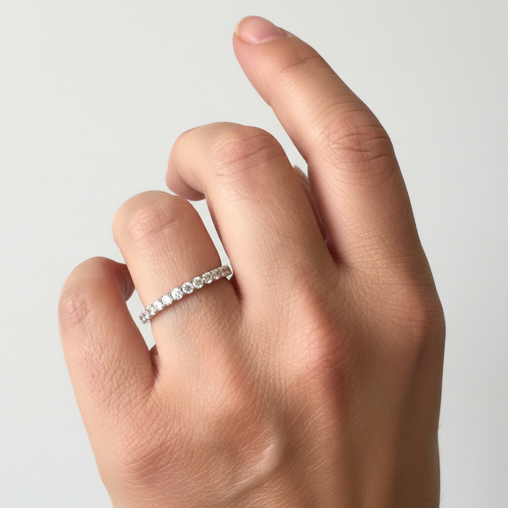 Anello Veretta in Argento 925 Incastonato con Zirconi Bianchi in 4 Colorazioni Elegante e Duraturo per Occasioni Speciali